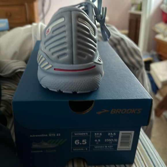 Brand new Brooks Adrenaline 22 GTS, in box. I bought them but my size changed. - Picture 1 of 2